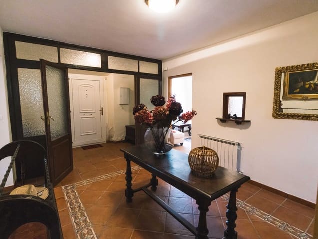 5 slaapkamer Villa te koop in Alar del Rey met garage - € 220.000 (Ref: 9619053)