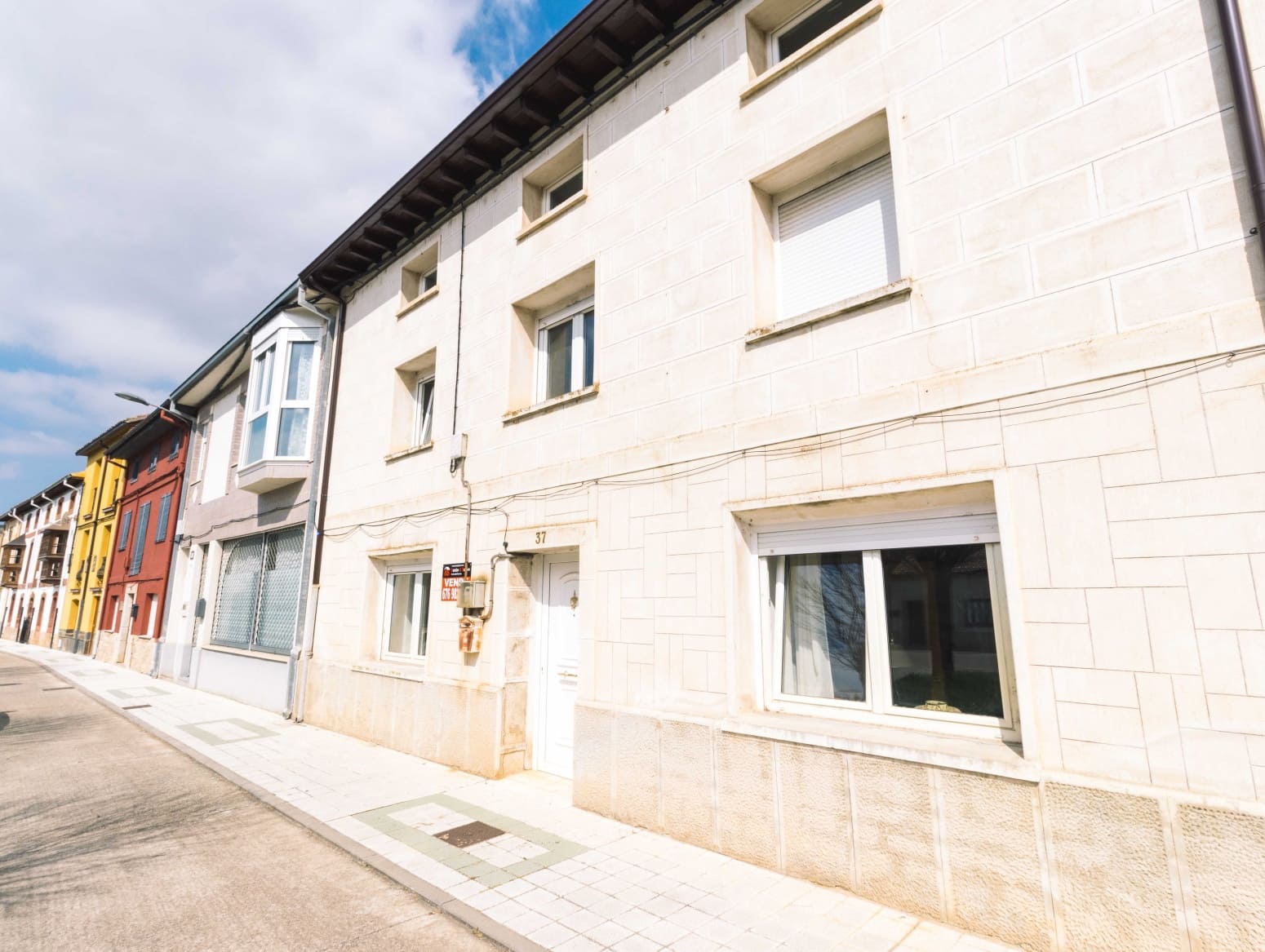 5 soveværelse Villa til salg i Alar del Rey med garage - € 220.000 (Ref: 9619053)