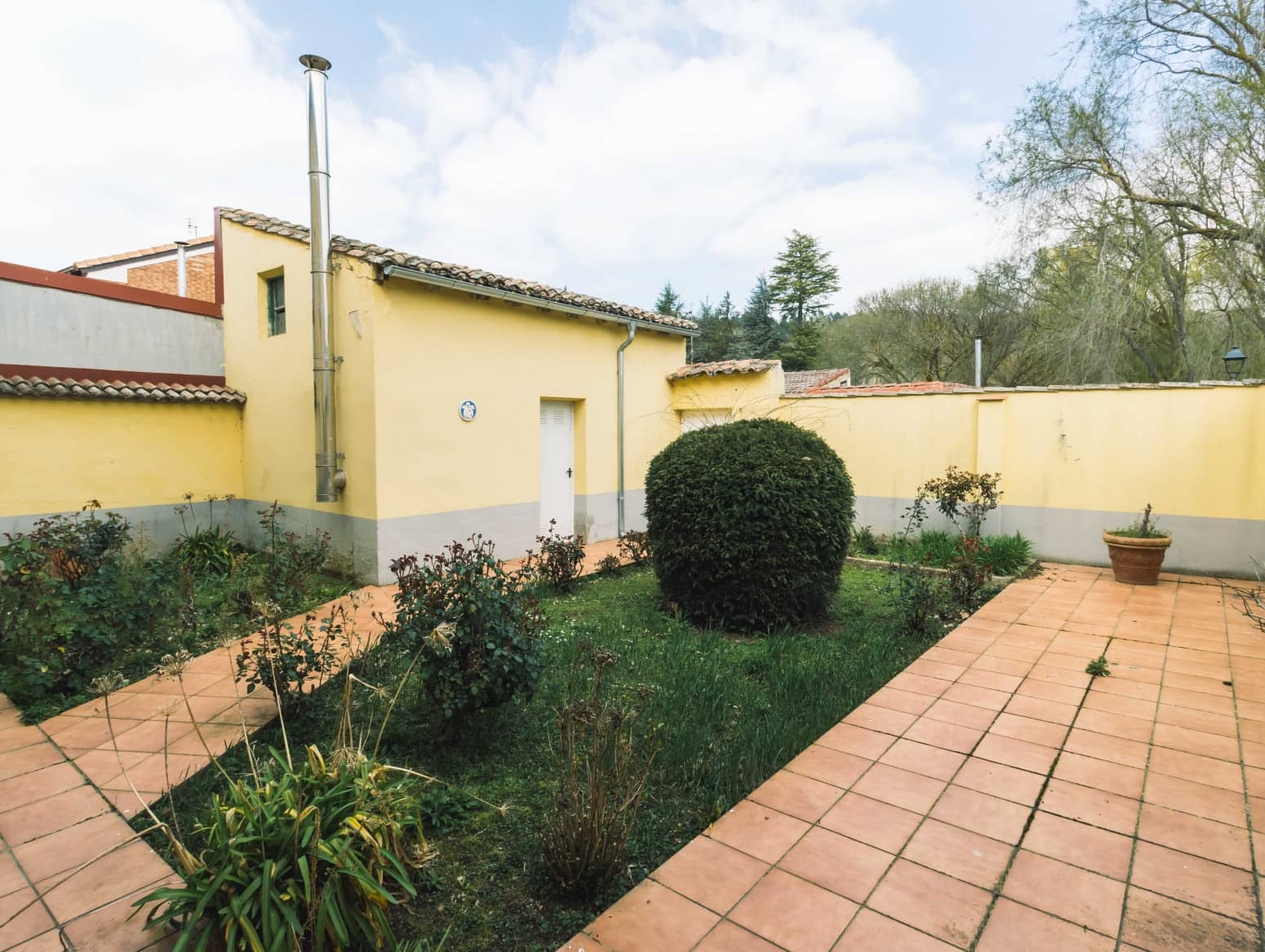 5 soveværelse Villa til salg i Alar del Rey med garage - € 220.000 (Ref: 9619053)