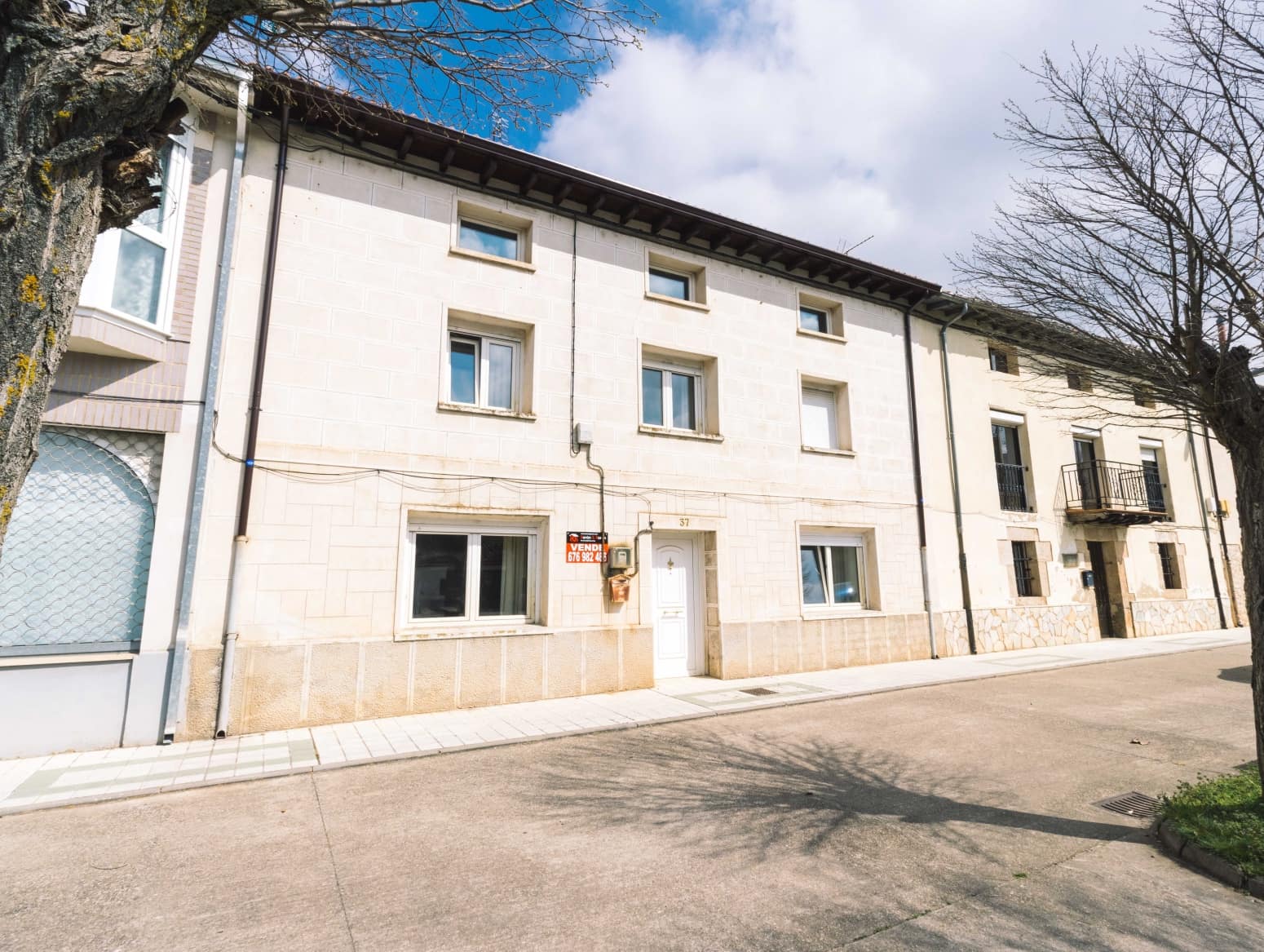 5 soveværelse Villa til salg i Alar del Rey med garage - € 220.000 (Ref: 9619053)