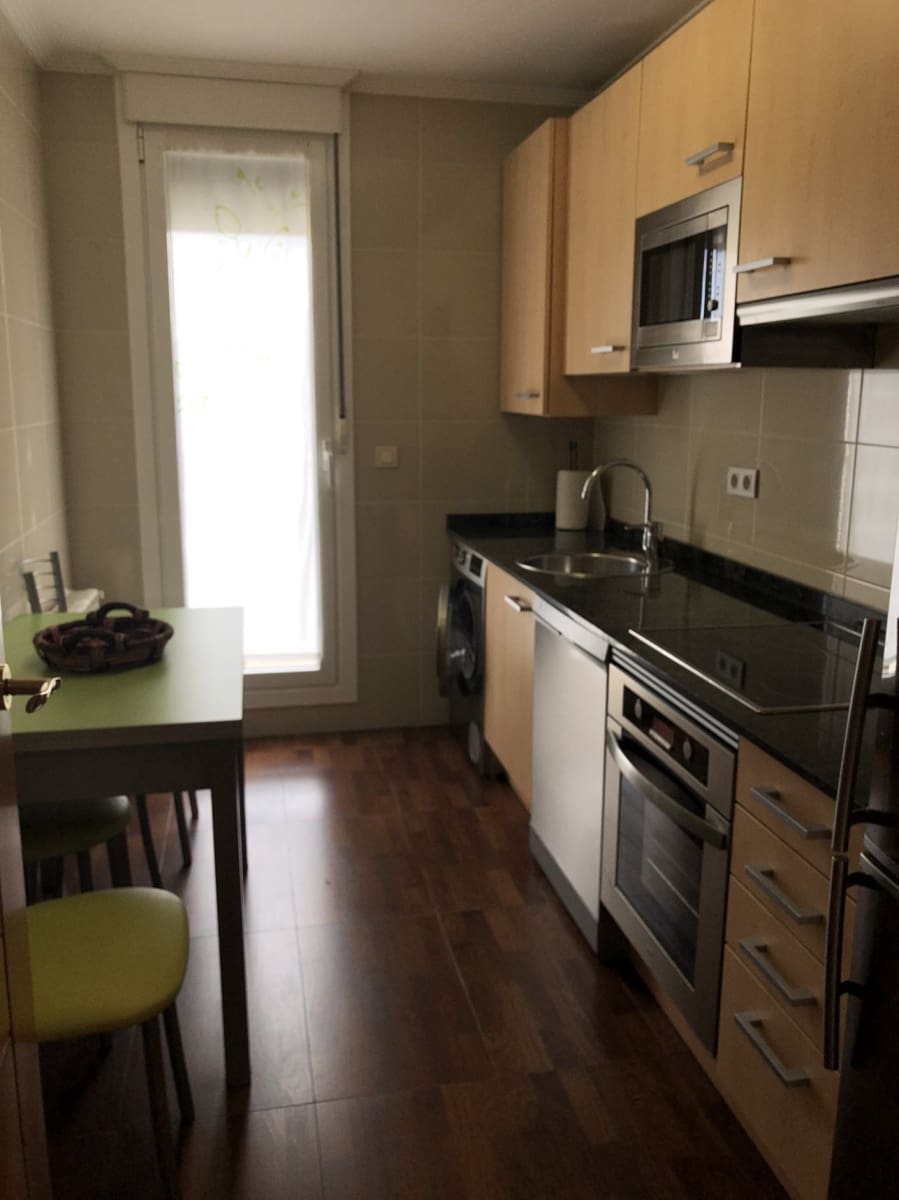 2 quarto Apartamento para arrendar em Santander com piscina garagem - 1 100 € (Ref: 9625388)