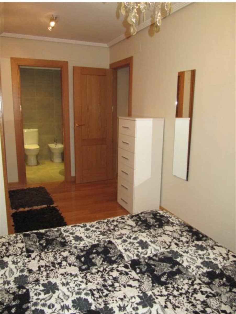 2 quarto Apartamento para arrendar em Santander com piscina garagem - 1 100 € (Ref: 9625388)