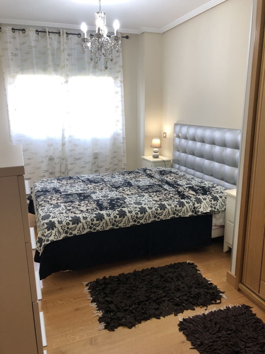2 quarto Apartamento para arrendar em Santander com piscina garagem - 1 100 € (Ref: 9625388)