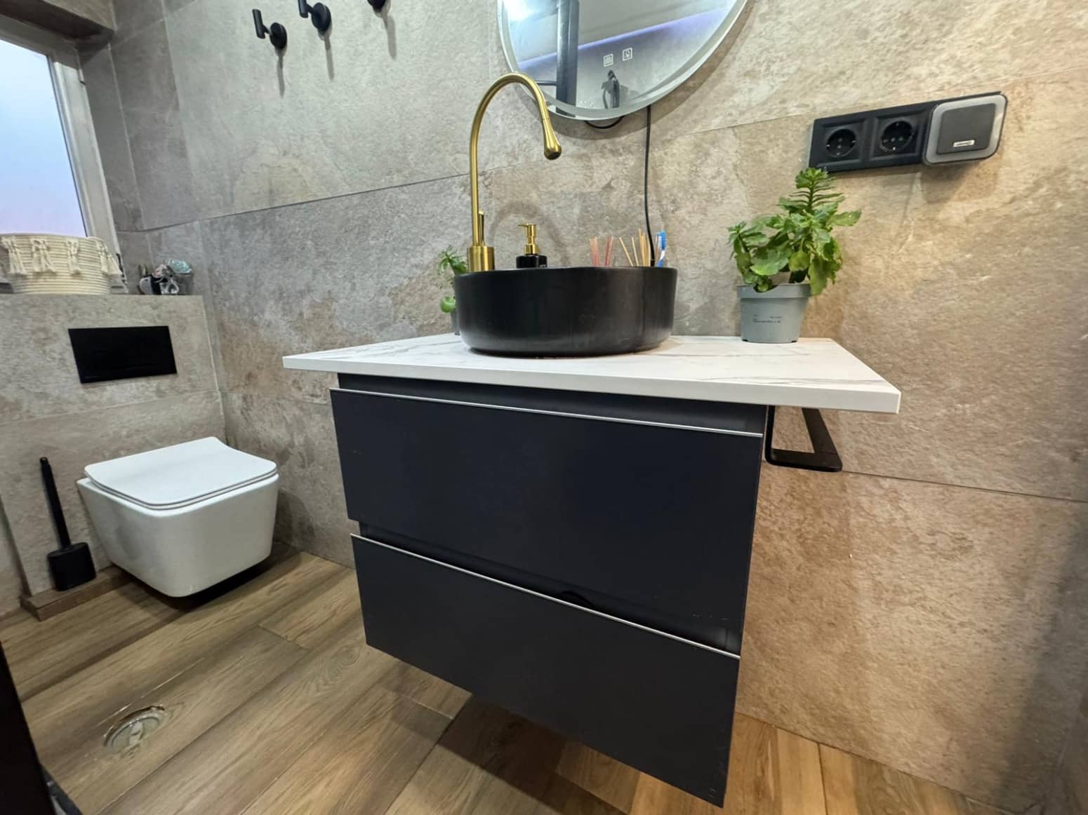 Piso de 3 habitaciones en Torrelavega en venta - 100.000 € (Ref: 9655761)