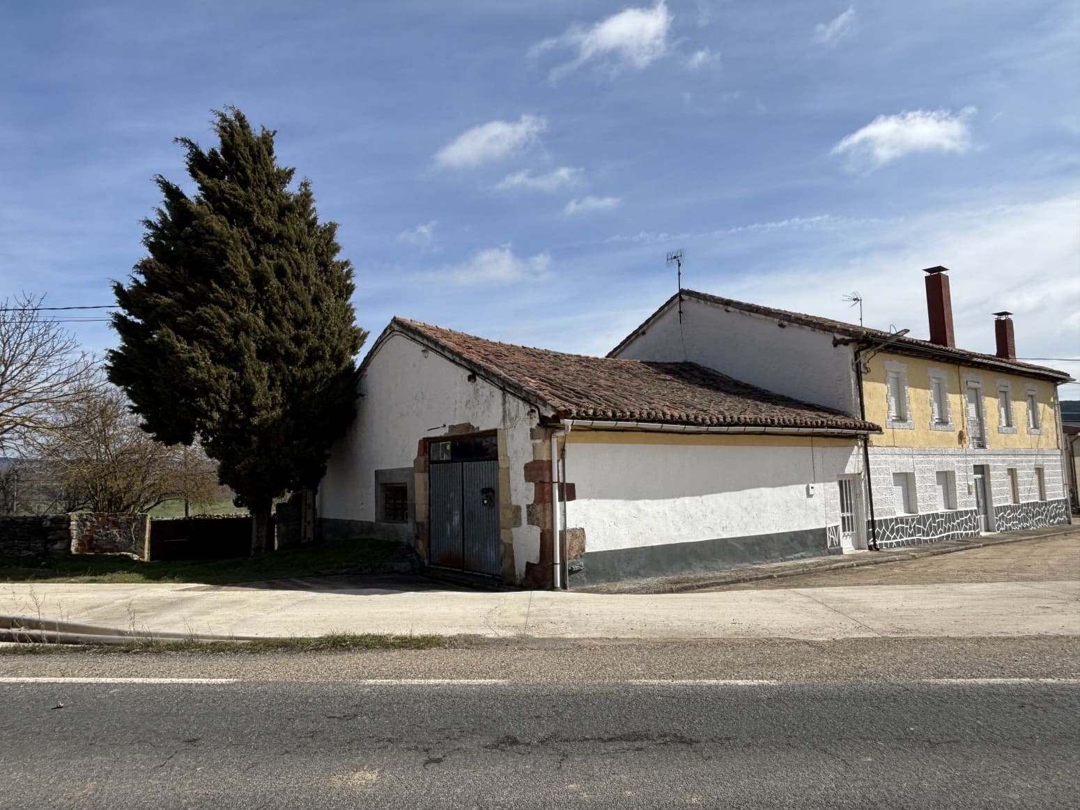 5 soveværelse Villa til salg i Alar del Rey med garage - € 115.000 (Ref: 9682392)