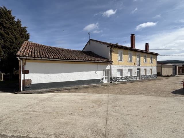 5 soveværelse Villa til salg i Alar del Rey med garage - € 115.000 (Ref: 9682392)
