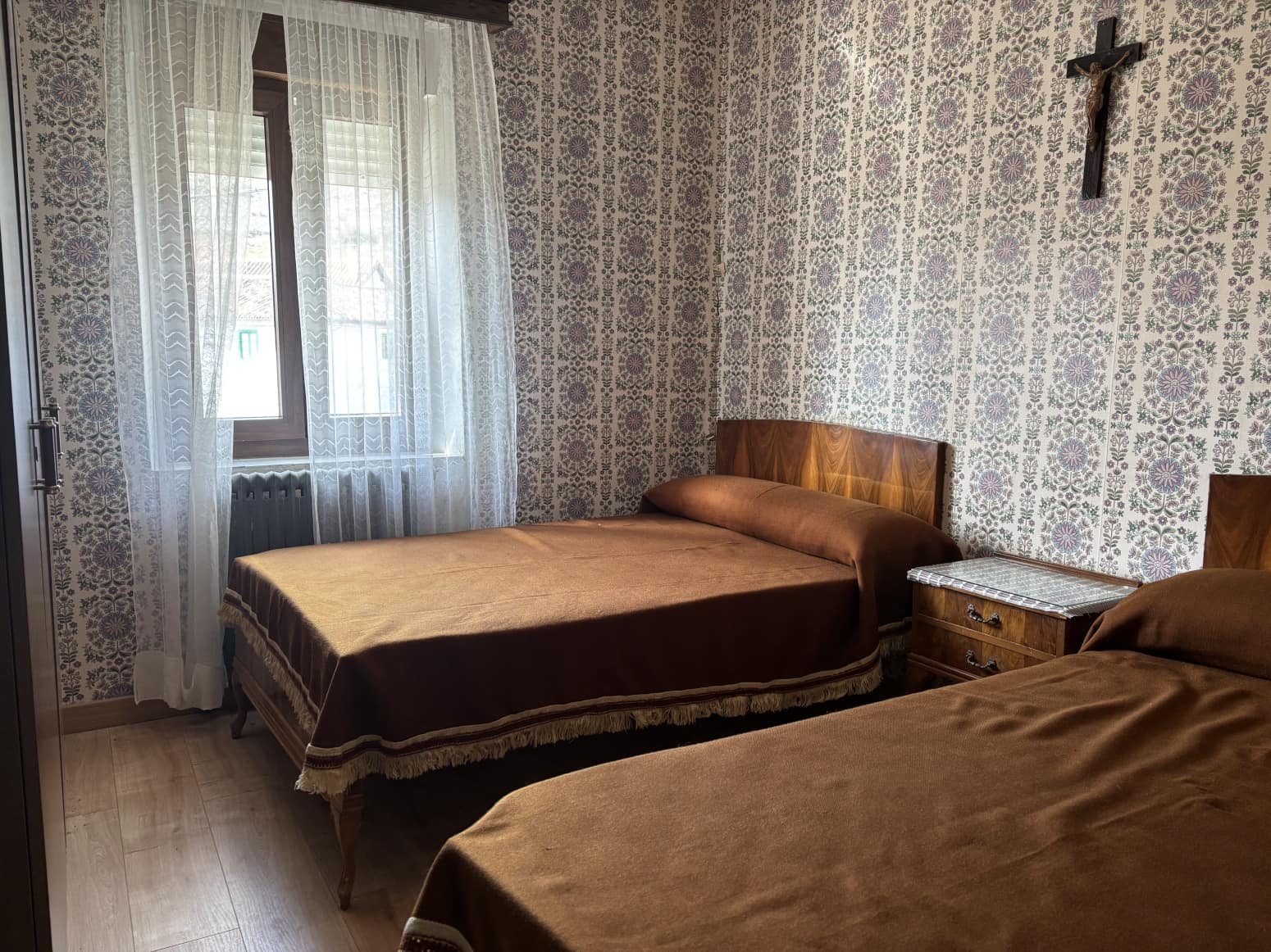 5 soveværelse Villa til salg i Alar del Rey med garage - € 115.000 (Ref: 9682392)