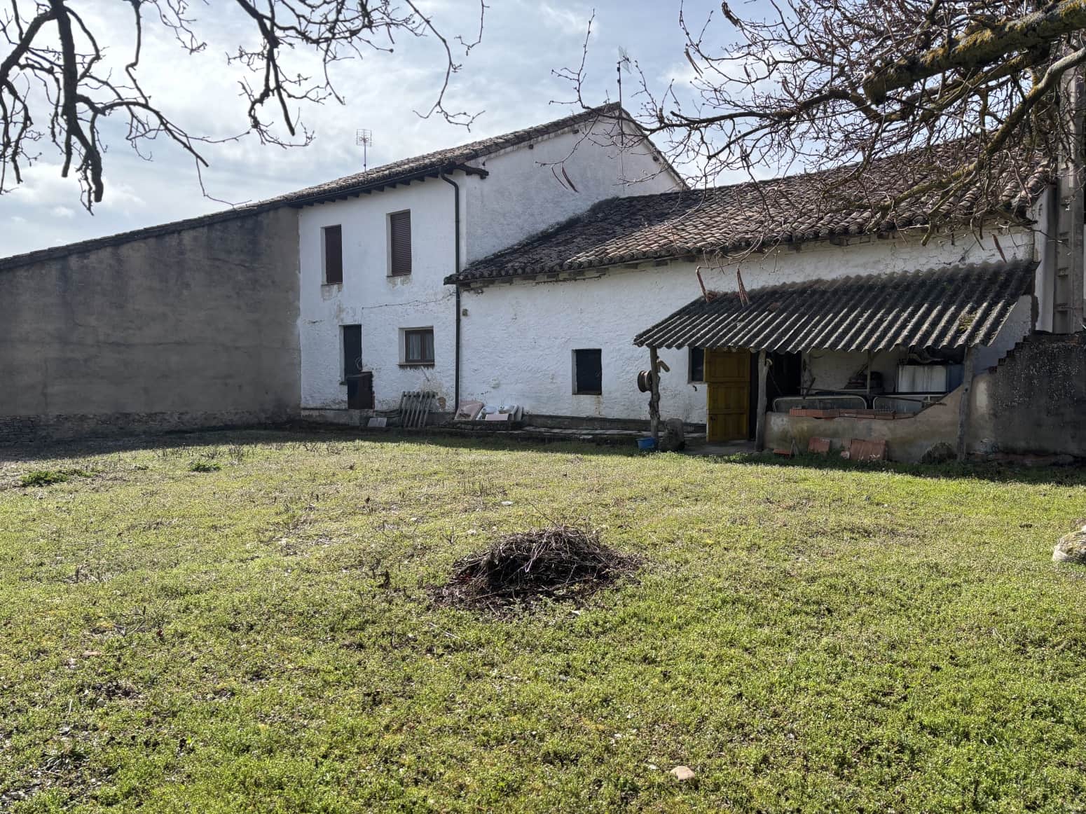 5 soveværelse Villa til salg i Alar del Rey med garage - € 115.000 (Ref: 9682392)