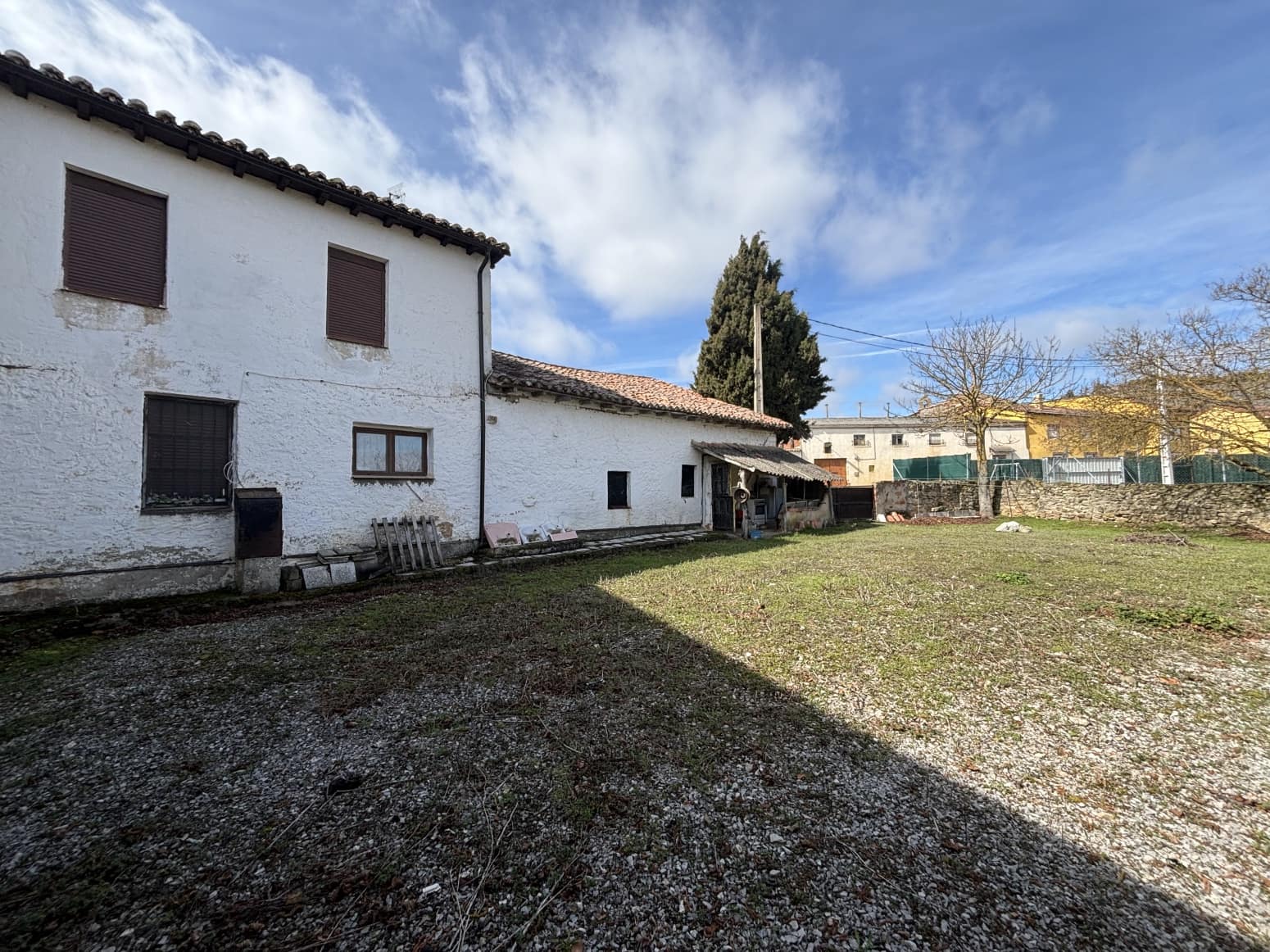 5 soveværelse Villa til salg i Alar del Rey med garage - € 115.000 (Ref: 9682392)