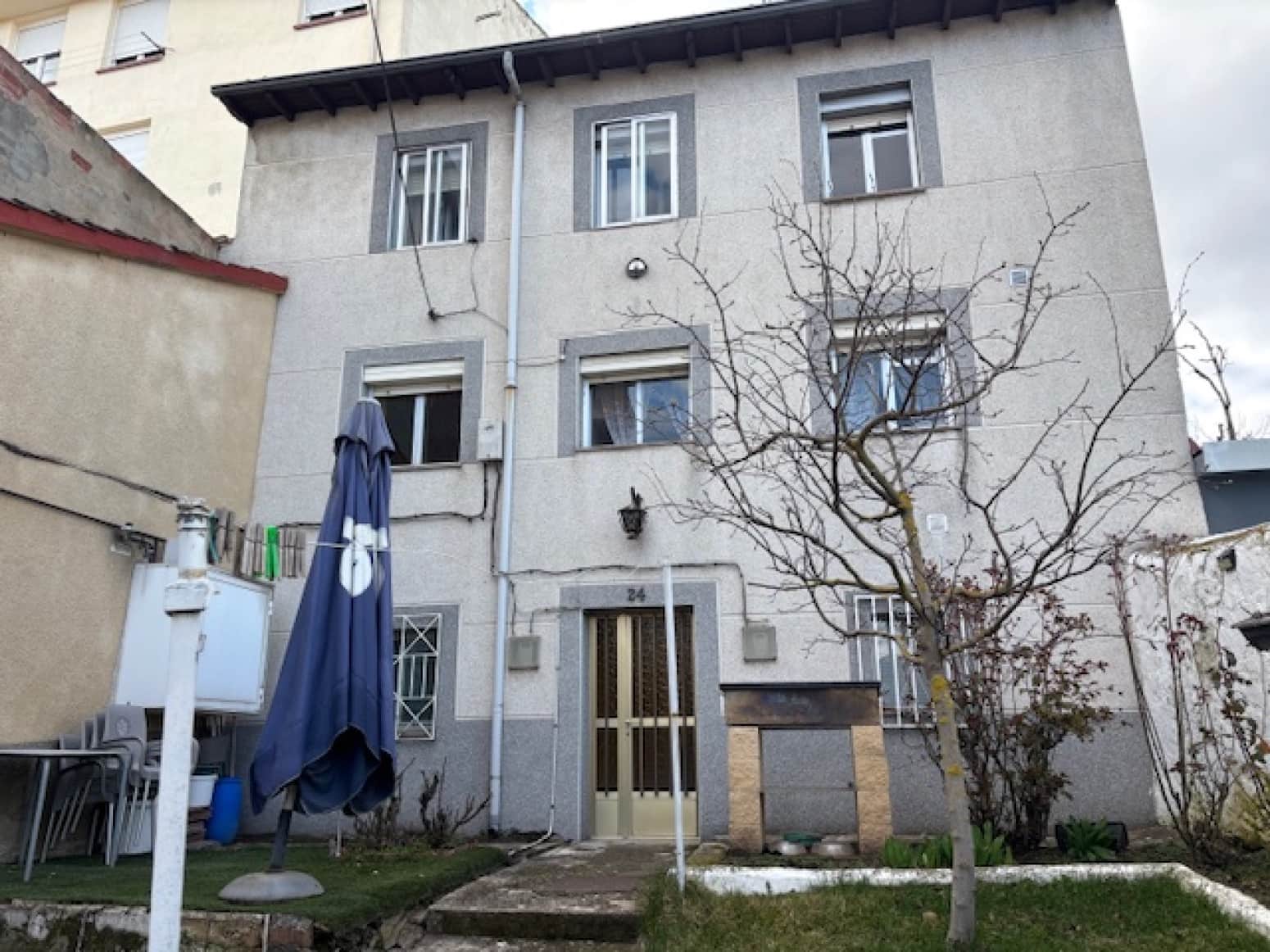 3 bedroom Villa for sale in Valdeolea - € 60,000 (Ref: 9704867)