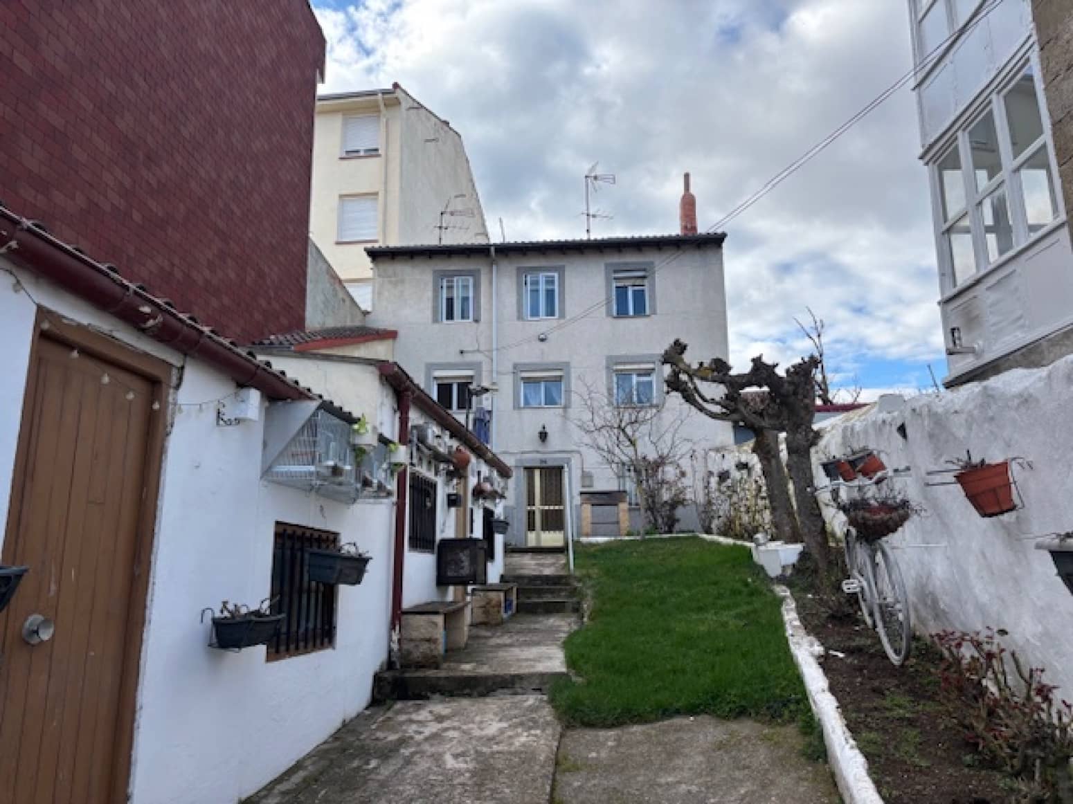 3 bedroom Villa for sale in Valdeolea - € 60,000 (Ref: 9704867)