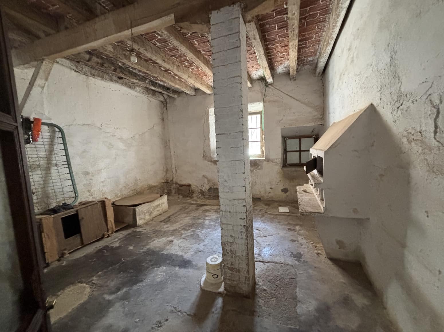 6 bedroom Villa for sale in Herrera de Pisuerga - € 75,000 (Ref: 9707482)