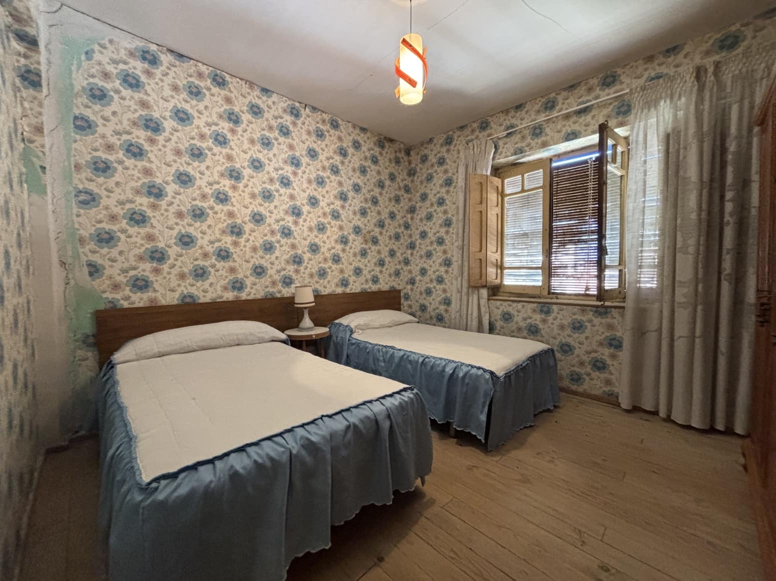 6 bedroom Villa for sale in Herrera de Pisuerga - € 75,000 (Ref: 9707482)