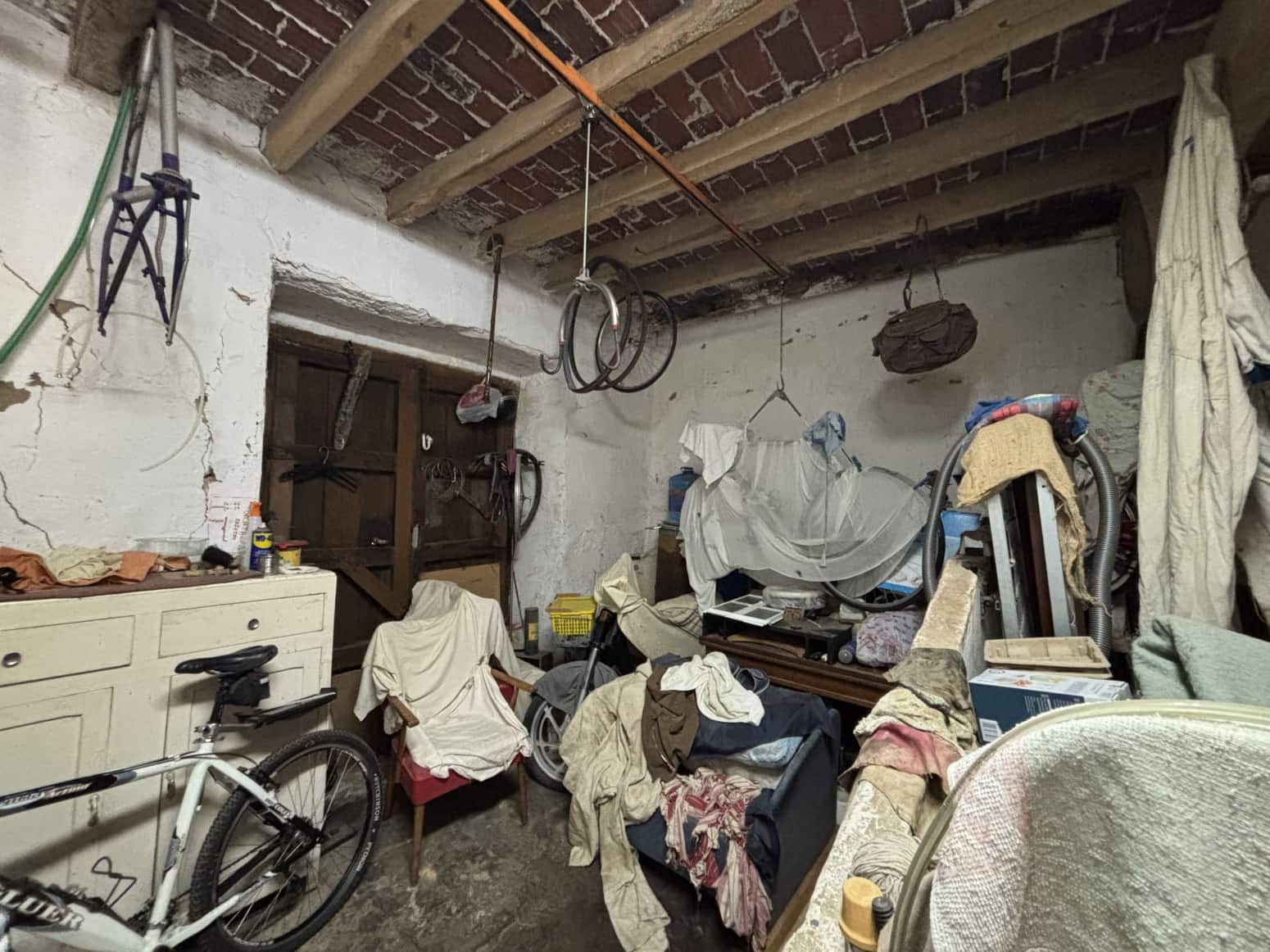 6 bedroom Villa for sale in Herrera de Pisuerga - € 75,000 (Ref: 9707482)