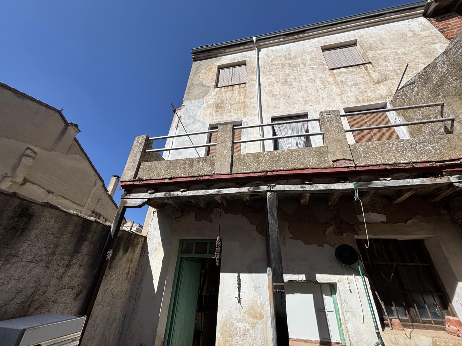 6 bedroom Villa for sale in Herrera de Pisuerga - € 75,000 (Ref: 9707482)