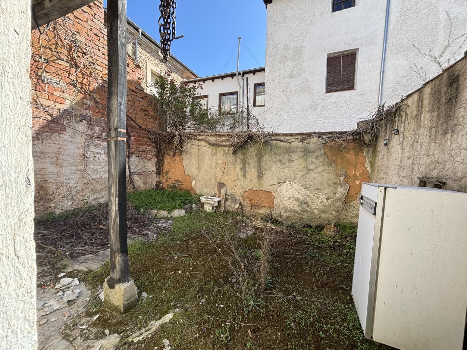 6 bedroom Villa for sale in Herrera de Pisuerga - € 75,000 (Ref: 9707482)