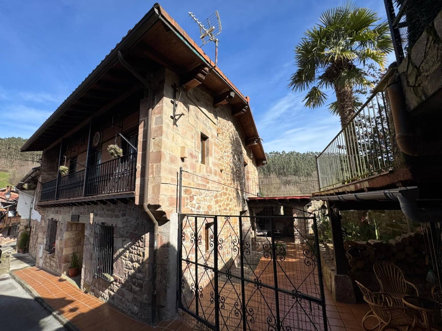 4 bedroom Villa for sale in Cartes - € 255,000 (Ref: 9741569)