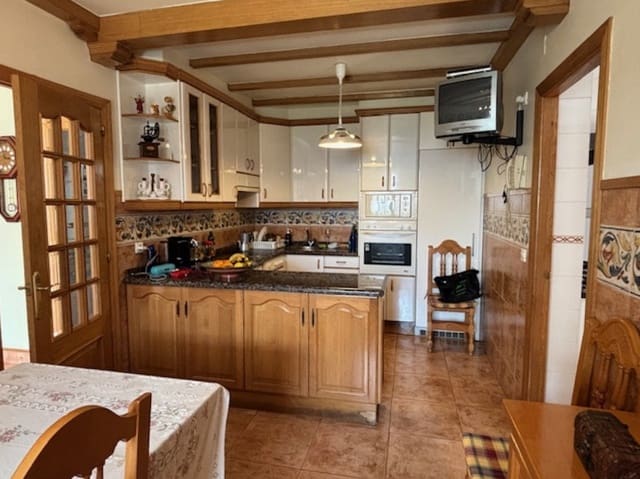 3 Zimmer Villa zu verkaufen in Prádanos de Ojeda mit Garage - 210.000 € (Ref: 9745237)