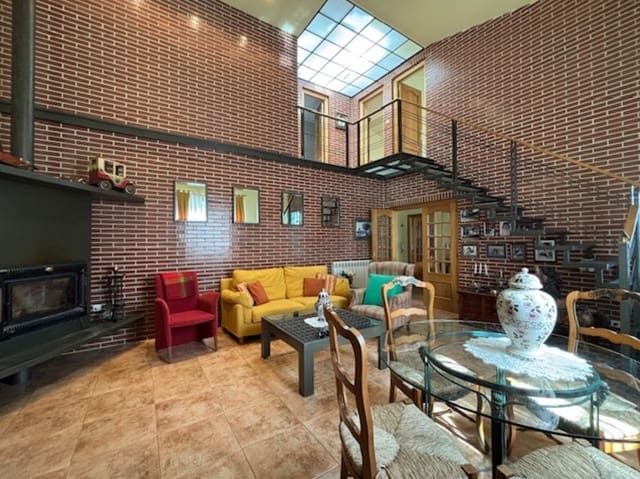 3 Zimmer Villa zu verkaufen in Prádanos de Ojeda mit Garage - 210.000 € (Ref: 9745237)