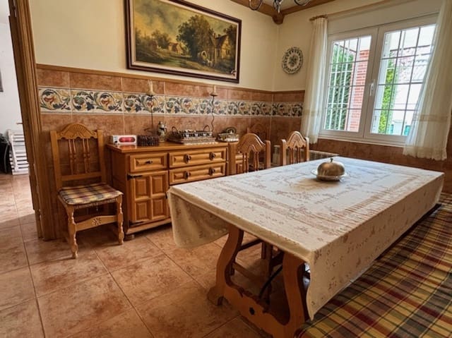 3 Zimmer Villa zu verkaufen in Prádanos de Ojeda mit Garage - 210.000 € (Ref: 9745237)