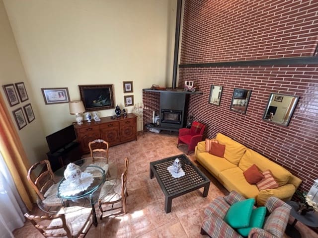 3 Zimmer Villa zu verkaufen in Prádanos de Ojeda mit Garage - 210.000 € (Ref: 9745237)