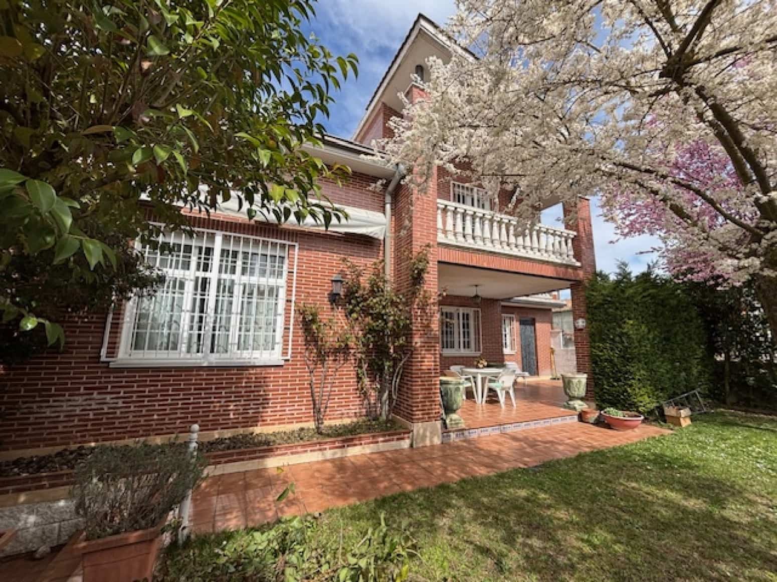 3 Zimmer Villa zu verkaufen in Pradanos de Ojeda mit Garage - 210.000 € (Ref: 9745237)