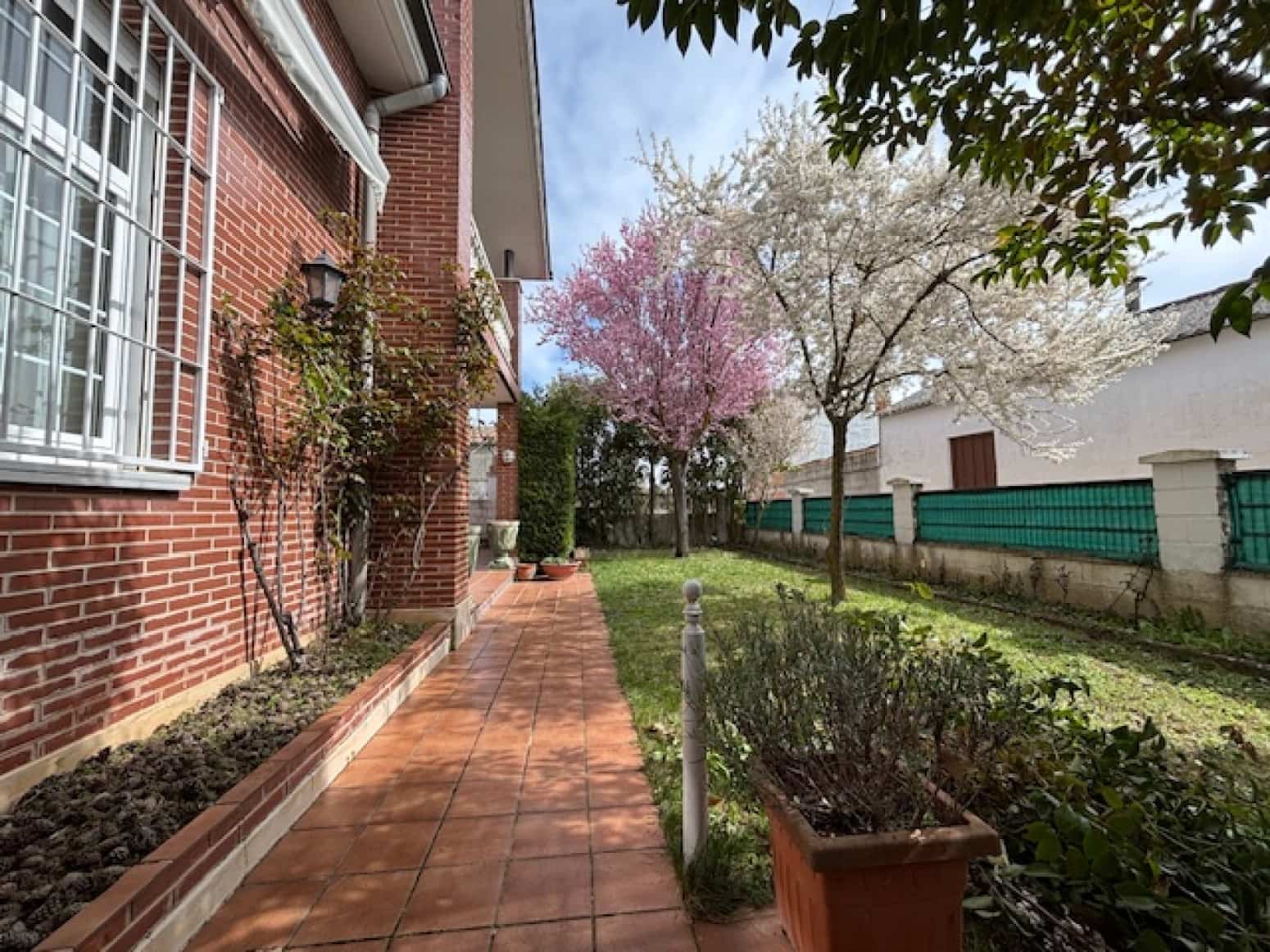 3 Zimmer Villa zu verkaufen in Pradanos de Ojeda mit Garage - 210.000 € (Ref: 9745237)