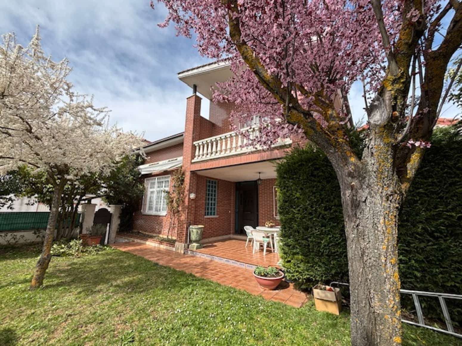 3 Zimmer Villa zu verkaufen in Pradanos de Ojeda mit Garage - 210.000 € (Ref: 9745237)