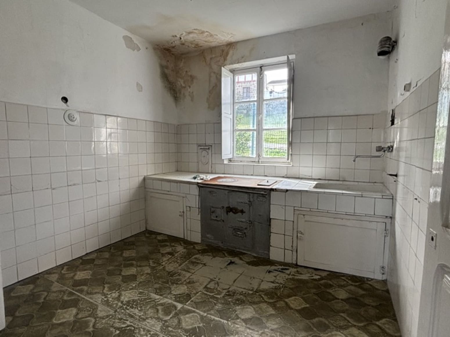 2 bedroom Villa for sale in Valdeolea - € 58,000 (Ref: 9784109)