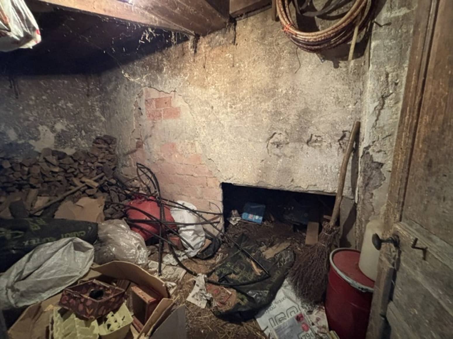 5 bedroom Villa for sale in Basconcillos del Tozo - € 32,000 (Ref: 9800560)