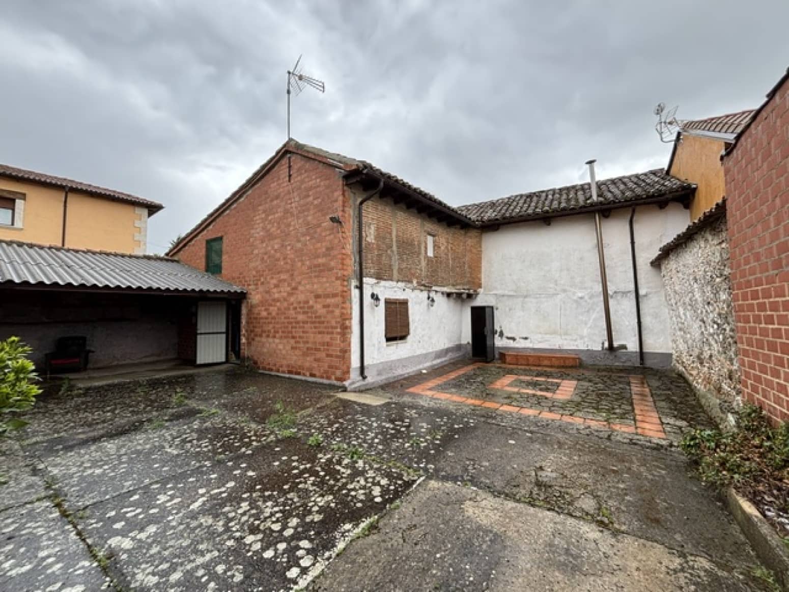 3 soveværelse Villa til salg i Pradanos de Ojeda med garage - € 98.000 (Ref: 9813743)