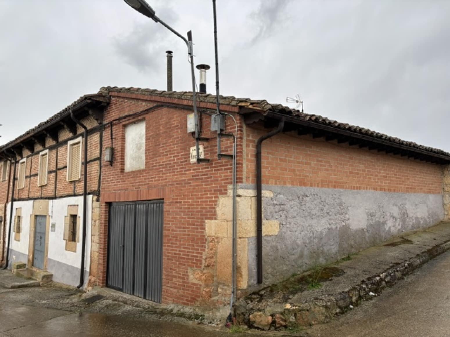 3 soveværelse Villa til salg i Pradanos de Ojeda med garage - € 98.000 (Ref: 9813743)