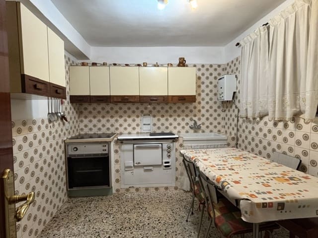 3 soveværelse Villa til salg i Prádanos de Ojeda med garage - € 98.000 (Ref: 9813743)
