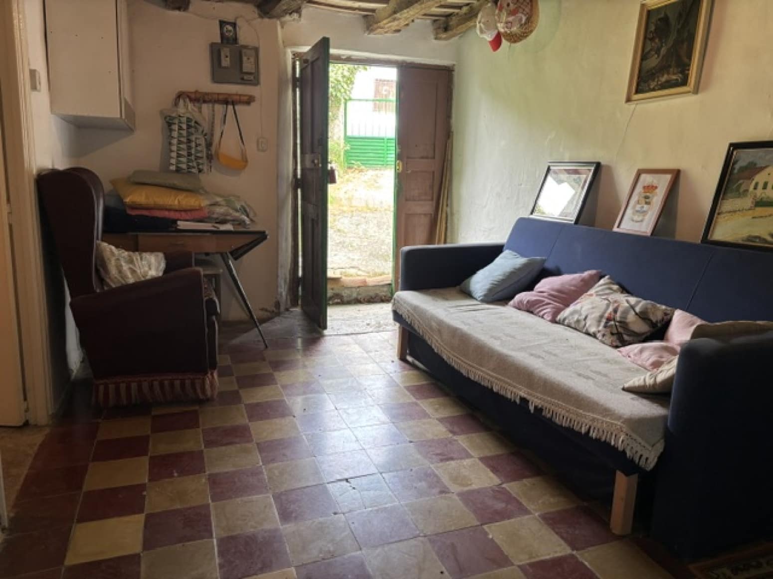 6 bedroom Villa for sale in Santibanez de la Pena - € 40,000 (Ref: 9814280)