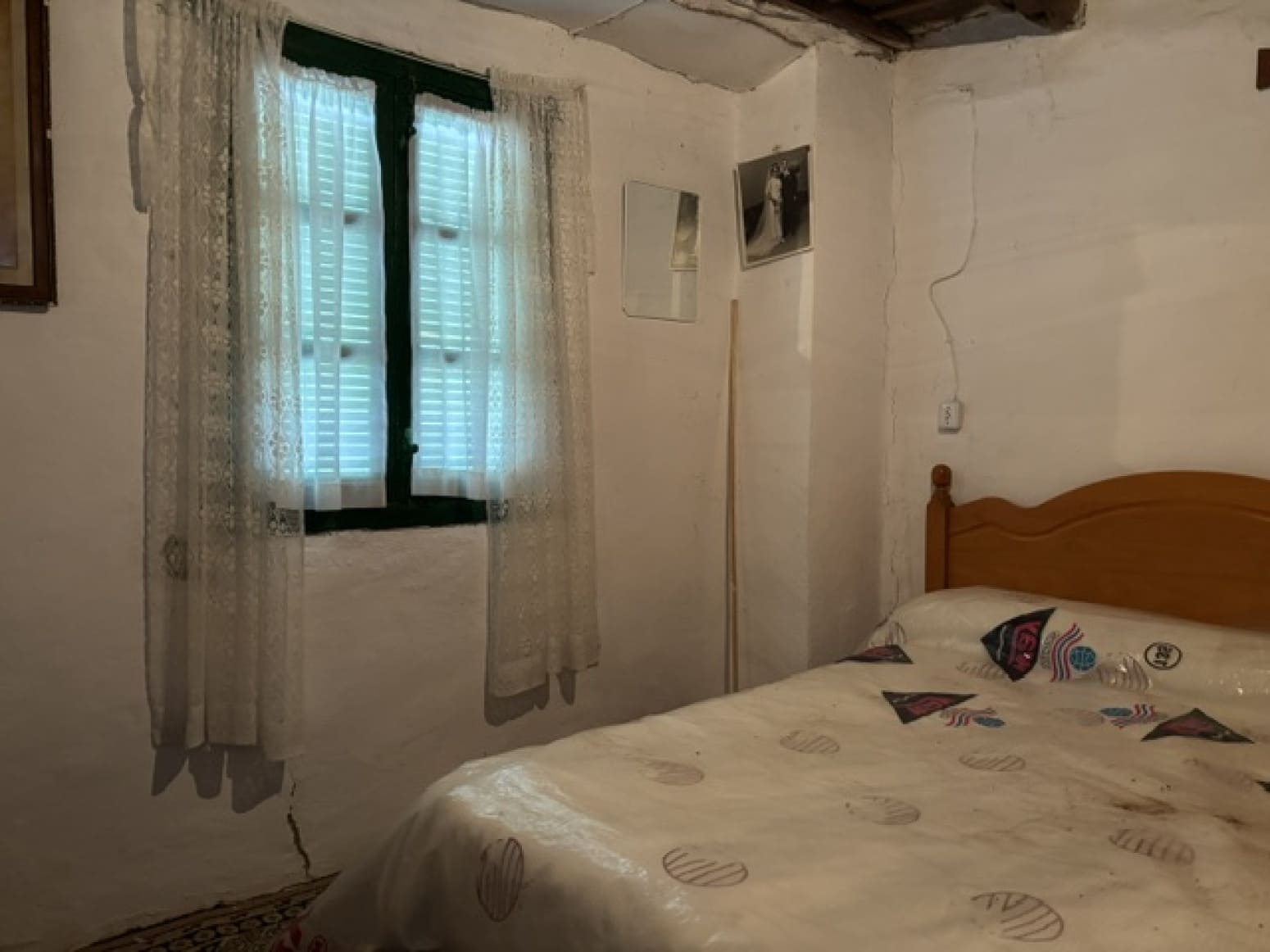 6 bedroom Villa for sale in Santibanez de la Pena - € 40,000 (Ref: 9814280)