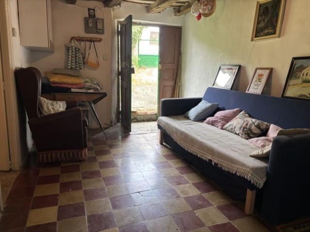 6 bedroom Villa for sale in Santibáñez de la Peña - € 40,000 (Ref: 9814280)