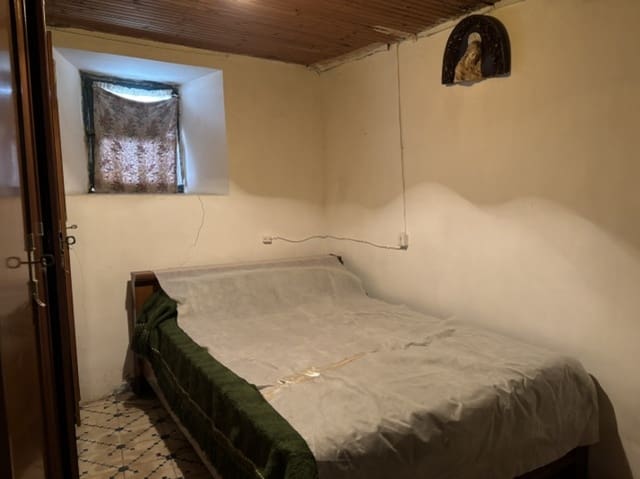 6 bedroom Villa for sale in Santibáñez de la Peña - € 40,000 (Ref: 9814280)