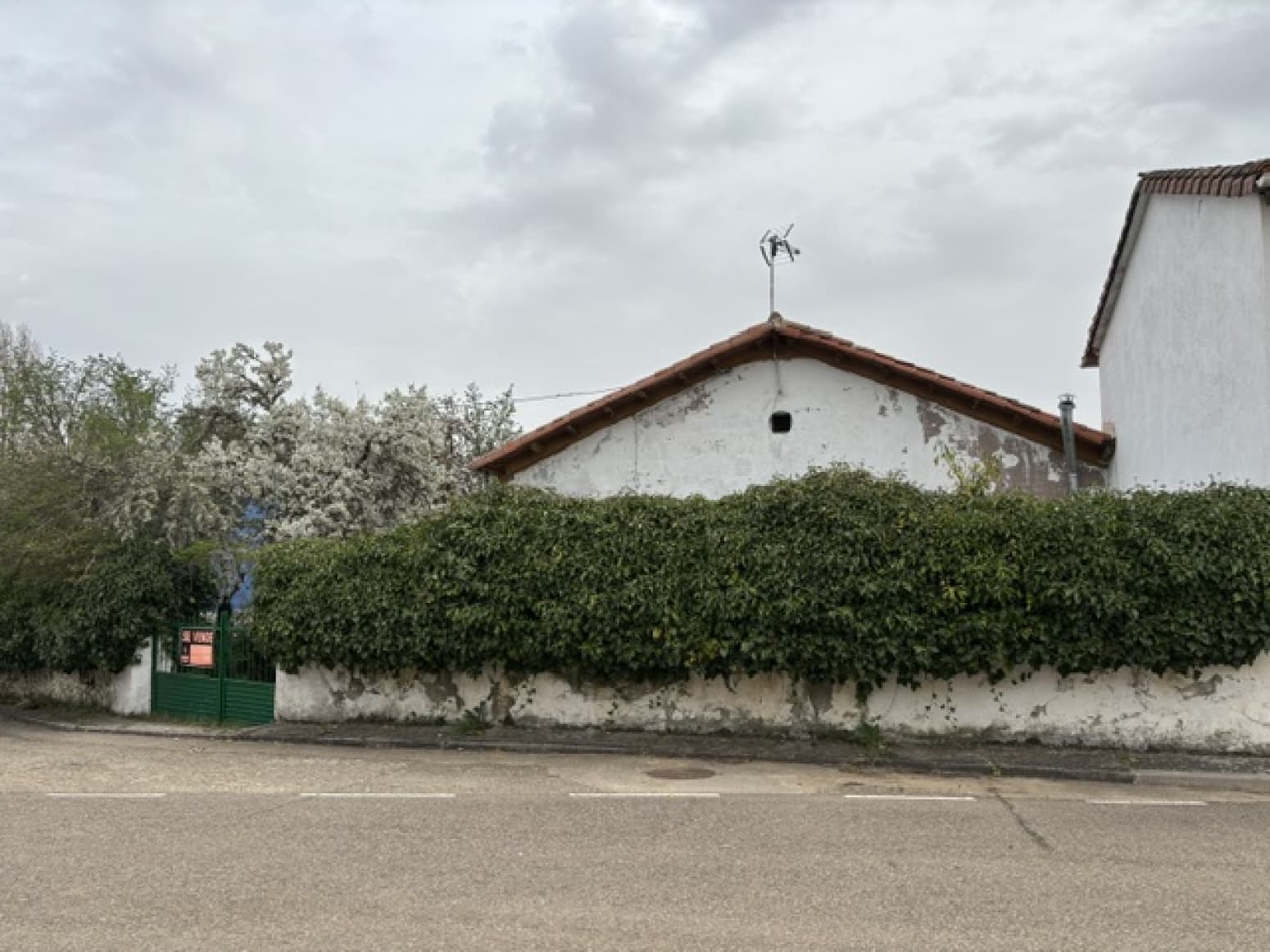 6 bedroom Villa for sale in Santibanez de la Pena - € 40,000 (Ref: 9814280)