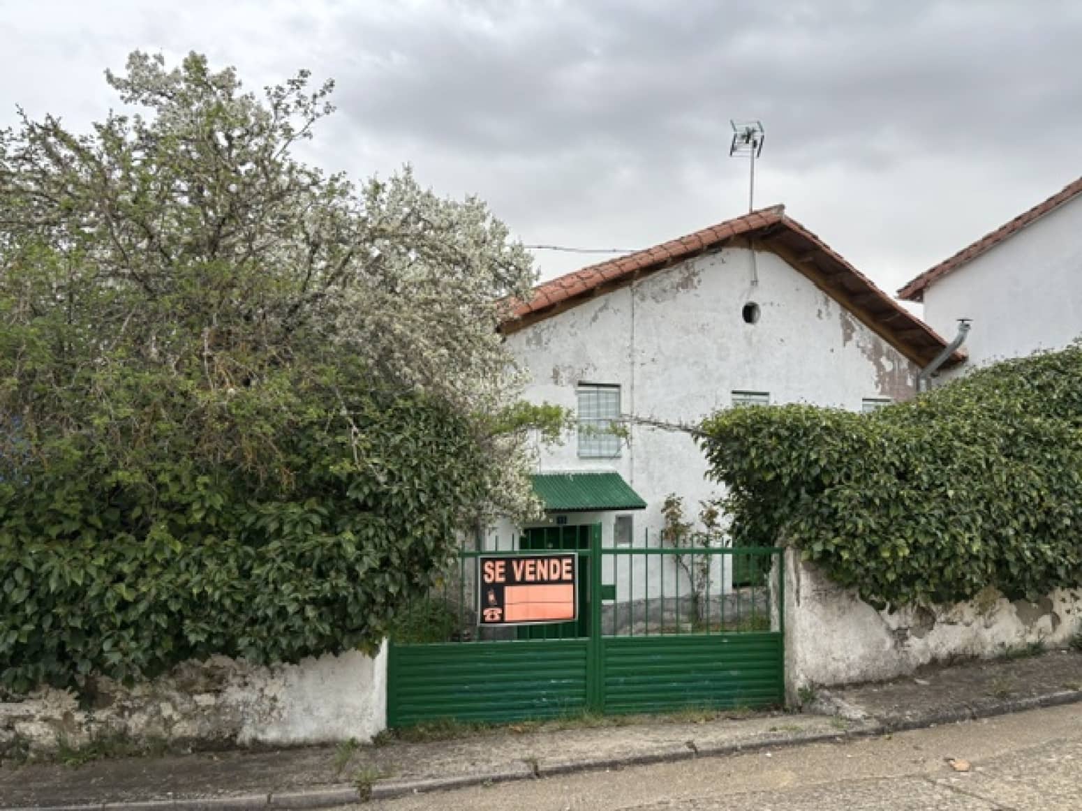 6 bedroom Villa for sale in Santibanez de la Pena - € 40,000 (Ref: 9814280)