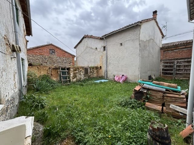 6 bedroom Villa for sale in Santibáñez de la Peña - € 40,000 (Ref: 9814280)