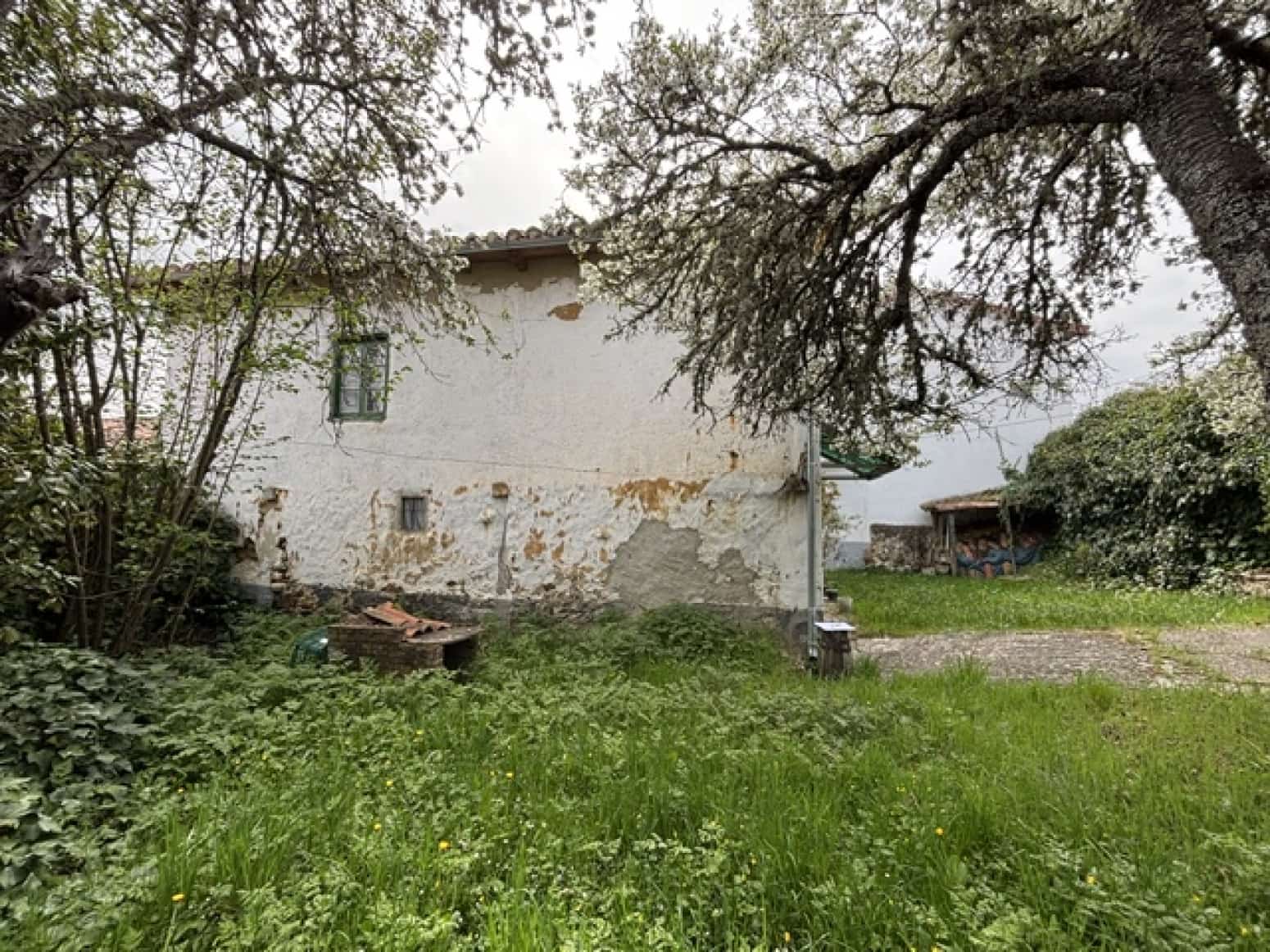 6 bedroom Villa for sale in Santibanez de la Pena - € 40,000 (Ref: 9814280)