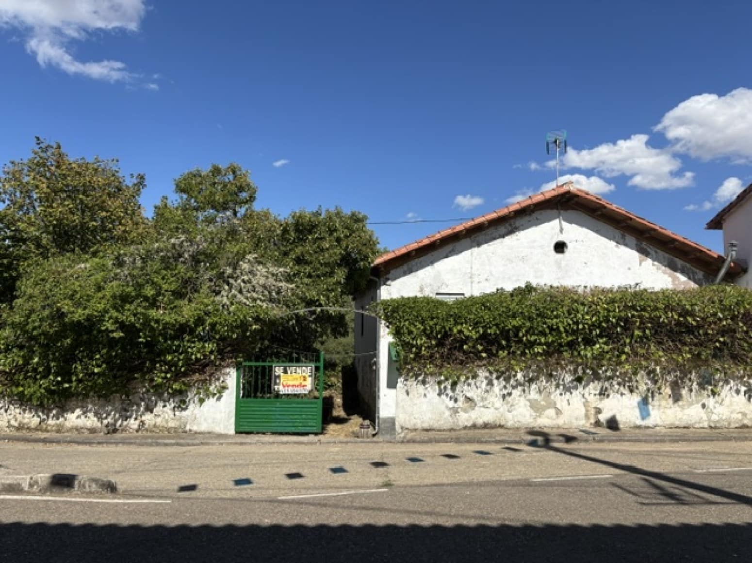 6 bedroom Villa for sale in Santibanez de la Pena - € 40,000 (Ref: 9814280)