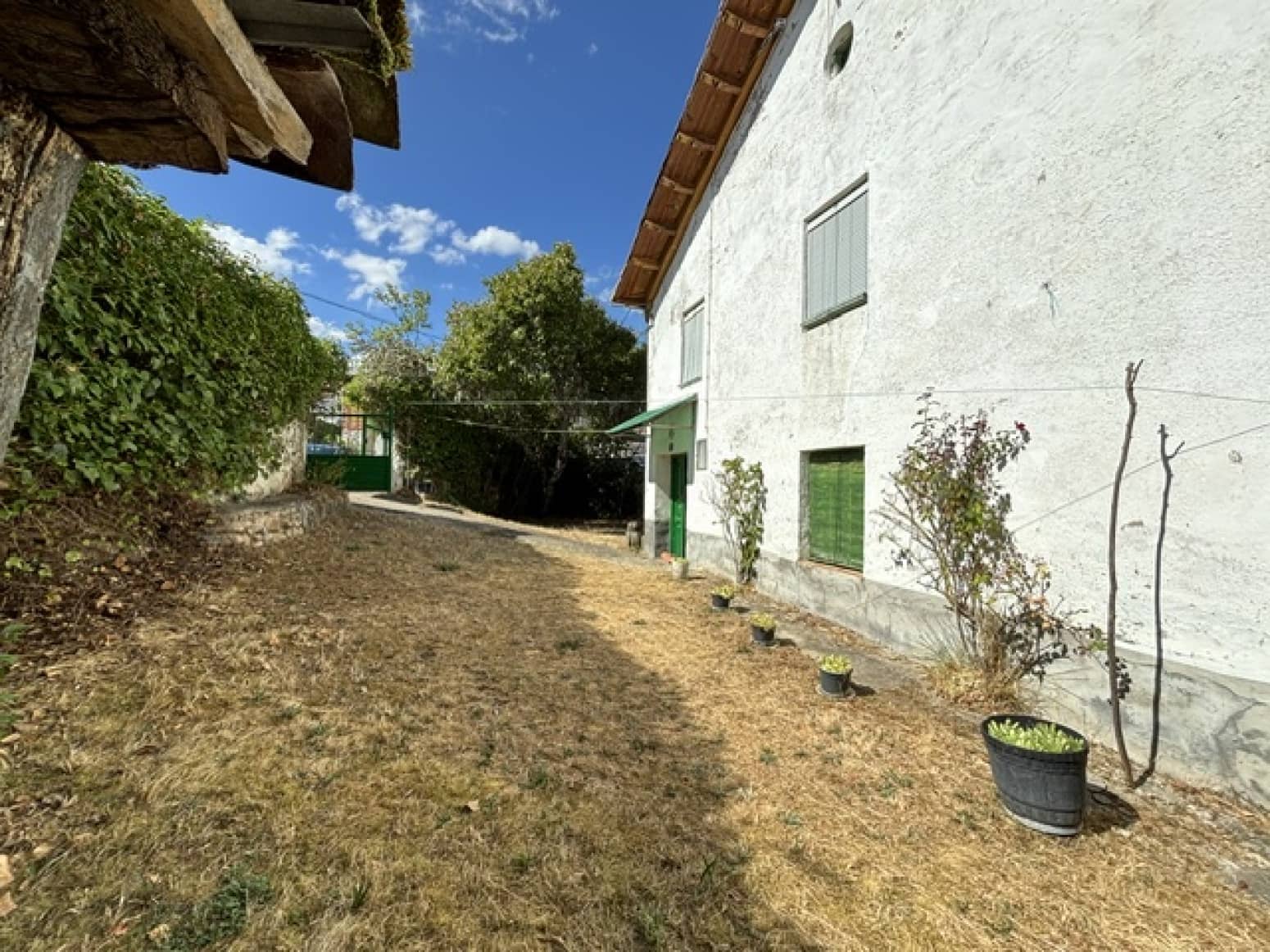 6 bedroom Villa for sale in Santibanez de la Pena - € 40,000 (Ref: 9814280)