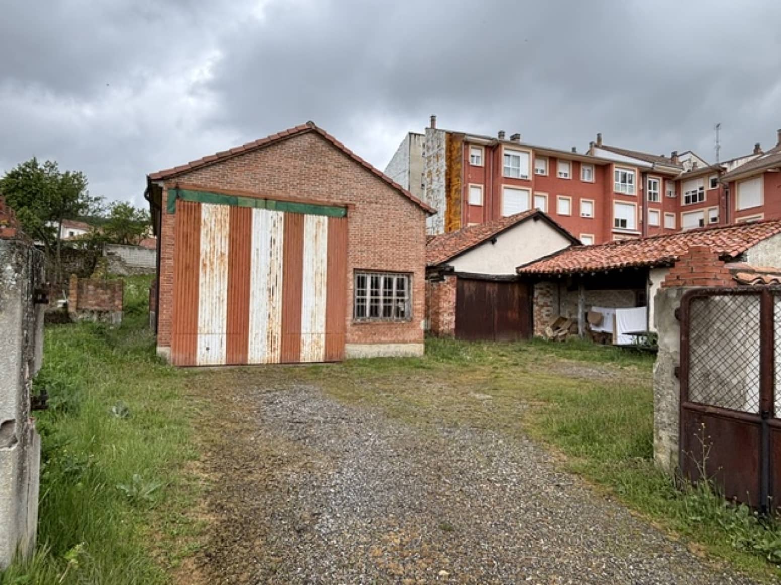 Commercial for sale in Cervera de Pisuerga - € 199,000 (Ref: 9836019)