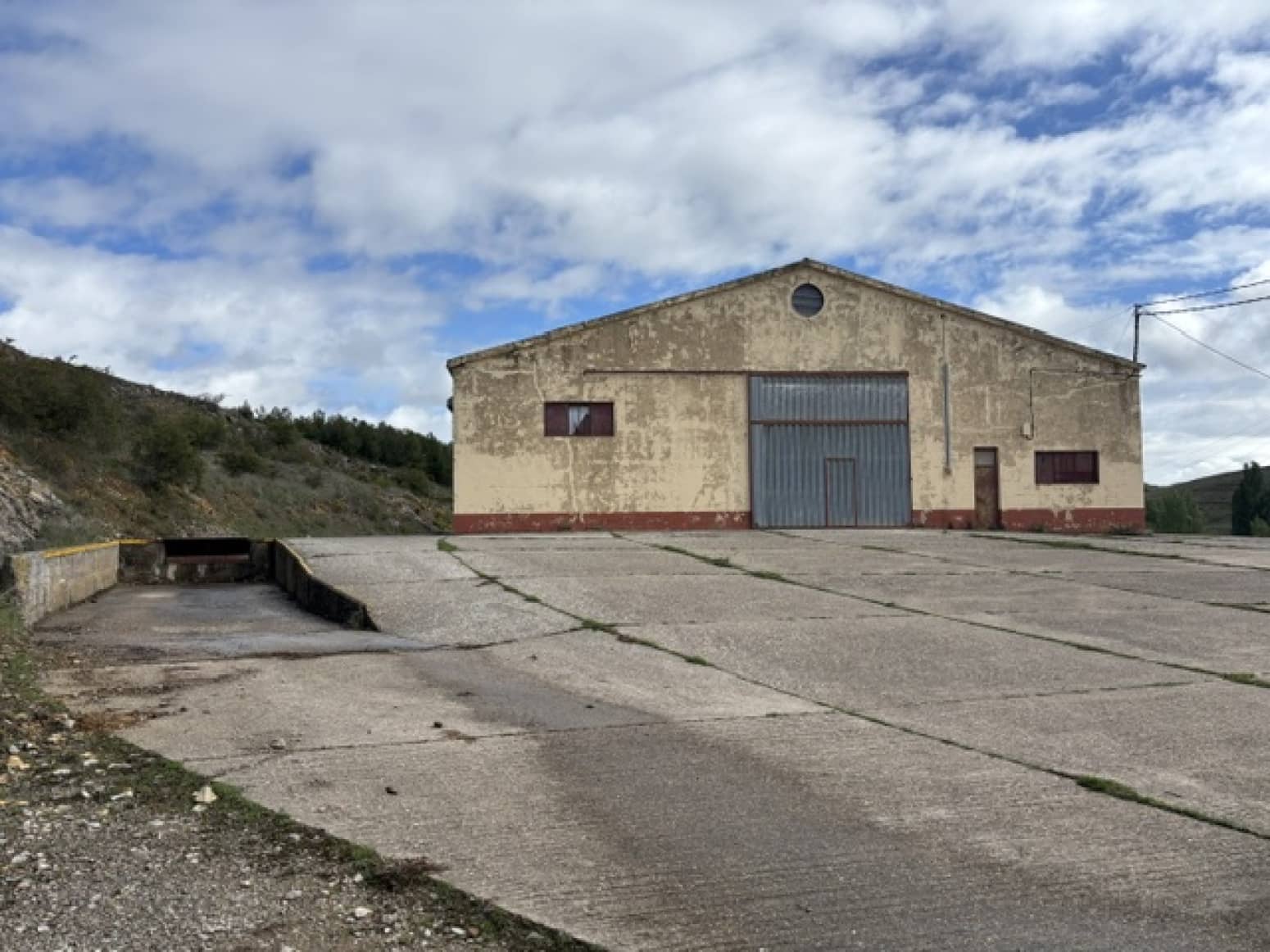 Commercial for sale in Aguilar de Campoo - € 190,000 (Ref: 9838993)