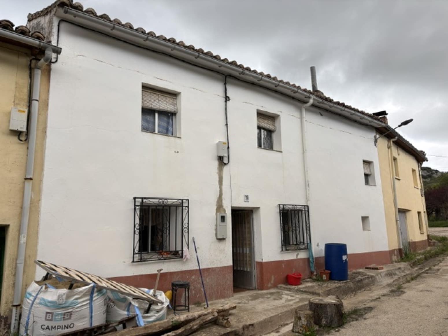 4 bedroom Villa for sale in Sotresgudo - € 29,000 (Ref: 9838994)