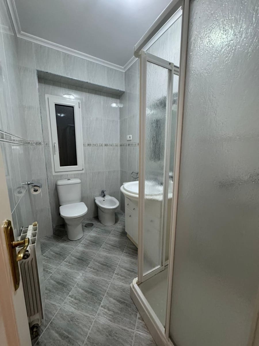 Piso de 3 habitaciones en Torrelavega en venta - 140.000 € (Ref: 9840286)