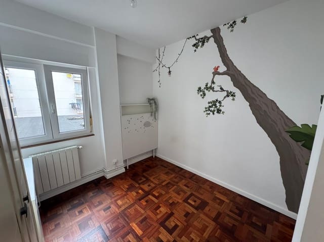 Piso de 3 habitaciones en Torrelavega en venta - 140.000 € (Ref: 9840286)
