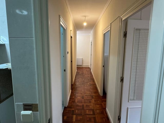 Piso de 3 habitaciones en Torrelavega en venta - 140.000 € (Ref: 9840286)