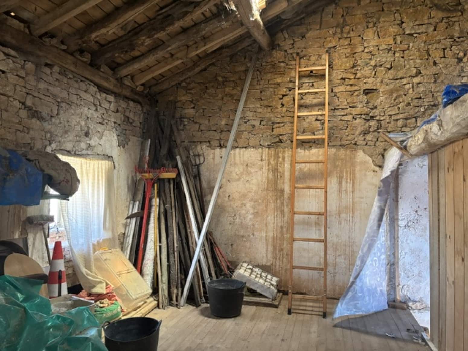 2 slaapkamer Villa te koop in Aguilar de Campoo met garage - € 60.000 (Ref: 9880682)